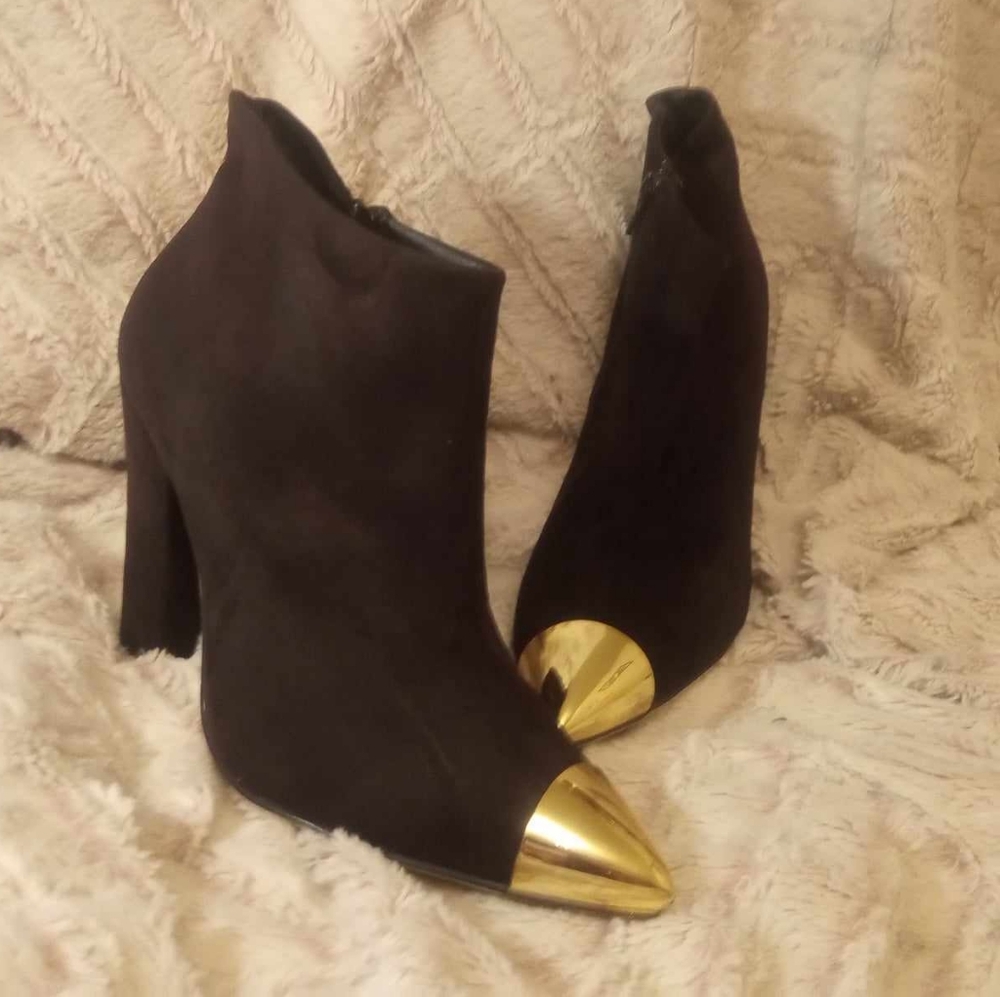 Shoe dazzle size 9 gold toed booties